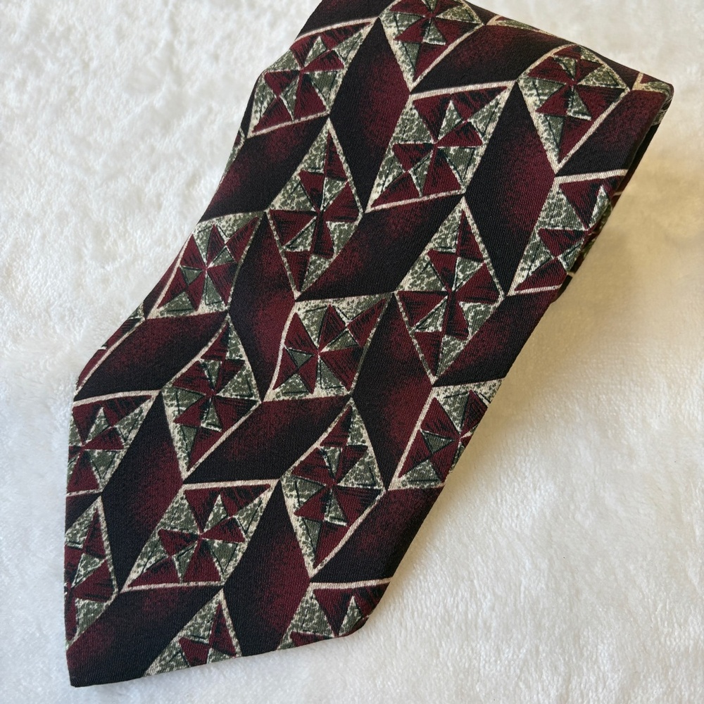 BOSS Hugo Boss 56" Necktie 100% Silk Burgundy Geometric Italian Designer Tie